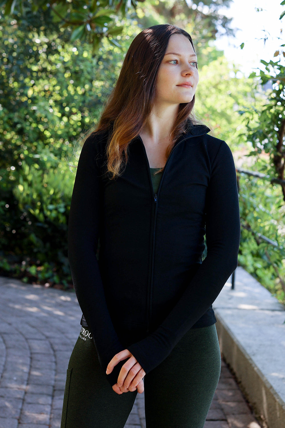 #color_Raven black #couleur_Noir corbeau #farbe_Rabenschwarz